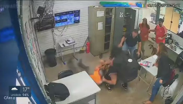 Foto: TV Globo/Reprodução Pai de aluna dá nove socos em professor após bronca por uso de celular em sala de aula no DF